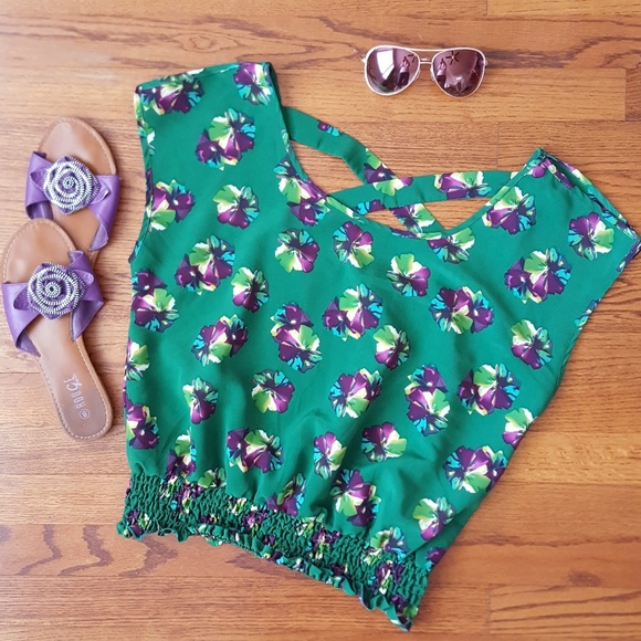 Love Squared Tops - CLOSET CLEAROUT!🎉 Floral Criss Cross Back Blouse